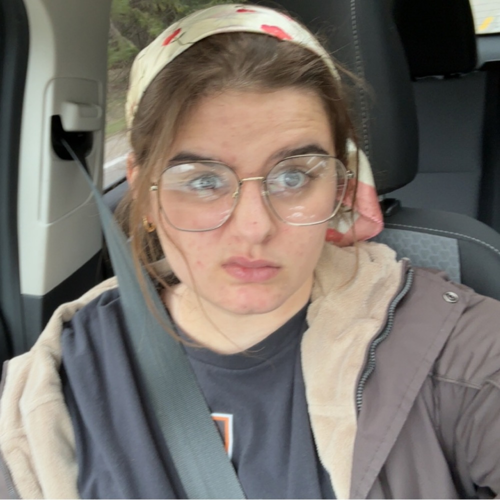 Meet your Posher, Ella